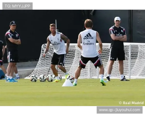 RM道具足球新玩法揭秘 创意融合技术挑战极限操作 RM道具足球新玩法揭秘 创意融合技术挑战极限操作